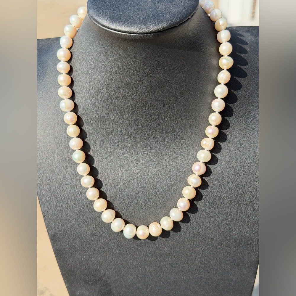 18” Cultured Freshwater White Pearl Knotted Necklace 9 to 10mm Free pearl studs